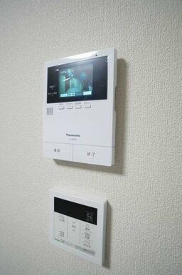 【ＴＶドアホン】突然の来訪者も事前に確認でき安心なＴＶモニター付きドアホンです。