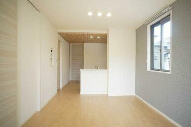 【ＬＤＫ１２．６帖】ＬＥＤ照明、対面式キッチンを採用