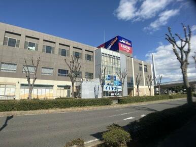 北側道路、買物施設すぐ近くです