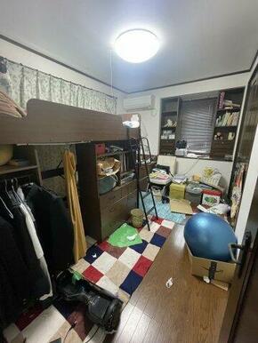 使い勝手のいい洋室です