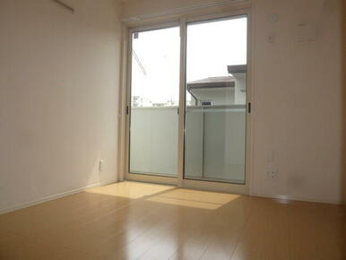 ★陽当たりの良い洋室★