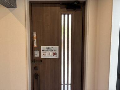 家族やゲストの笑顔が浮かんできそうな玄関（1号棟）