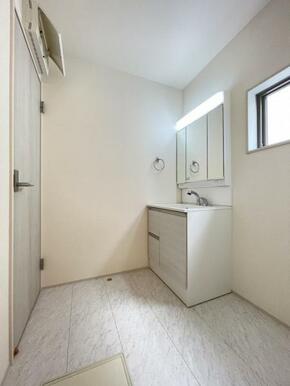 朝の準備・毎日の洗濯・帰宅後のお風呂と大活躍の洗面スペース＾＾