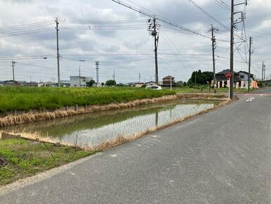 現況田の為、盛土が必要です。