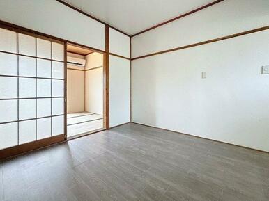 ※同建物ほかのお部屋の写真です。