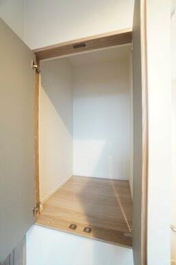 2階廊下収納があることで1階まで取りに行く必要がなくなります。