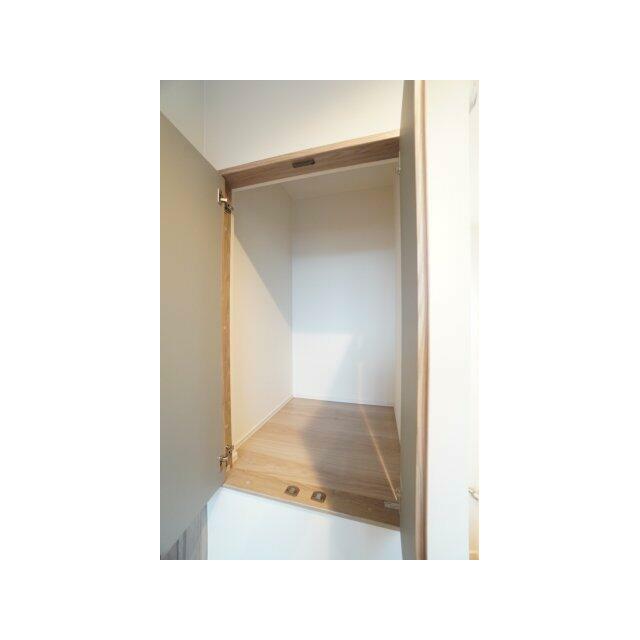 2階廊下収納があることで1階まで取りに行く必要がなくなります。