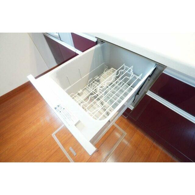 面倒な食器洗いもお任せ♪キッチンに備え付けられていますので入居後すぐにご使用いただけます。