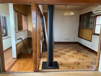 １階暖炉の煙突が２階も温めてくれます