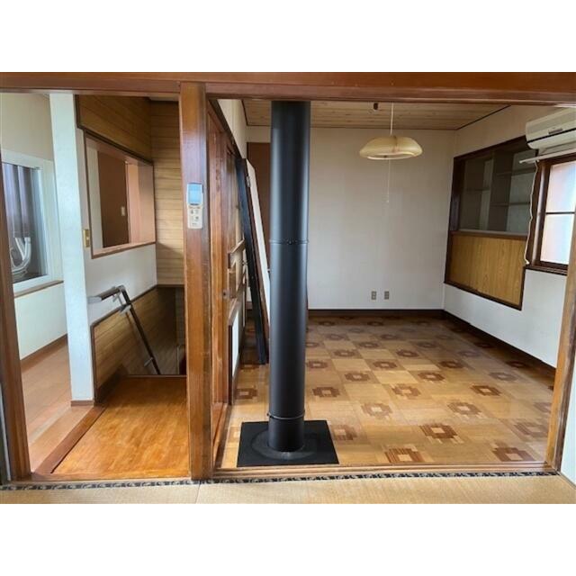 １階暖炉の煙突が２階も温めてくれます