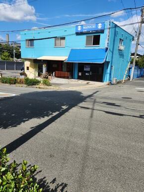 画像向かって右端角の１階店舗＋その２階住居　南西からの外観