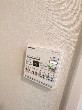 換気乾燥暖房機※別部屋参考写真です。
