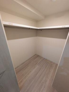 6帖洋室ウォークインクローゼット※別部屋参考写真です。