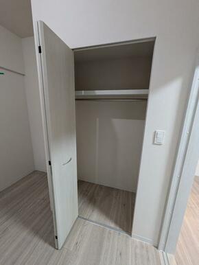 5.1帖洋室クローゼット※別部屋参考写真です。