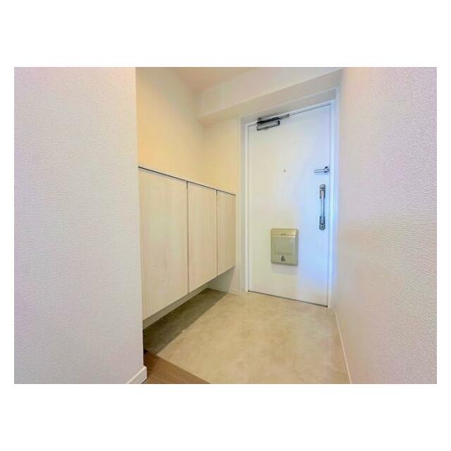 「玄関」落ち着いた色合いの玄関です。