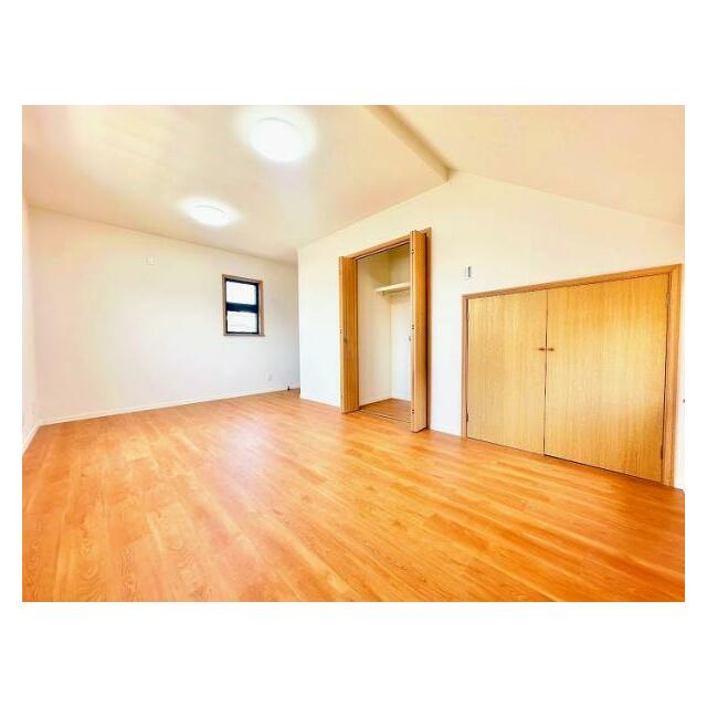 「洋室約9.6帖」たっぷりとした収納スペースがあります。