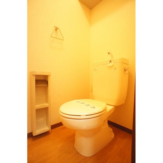トイレ空間は広くゆったり、清潔感のあるトイレです！