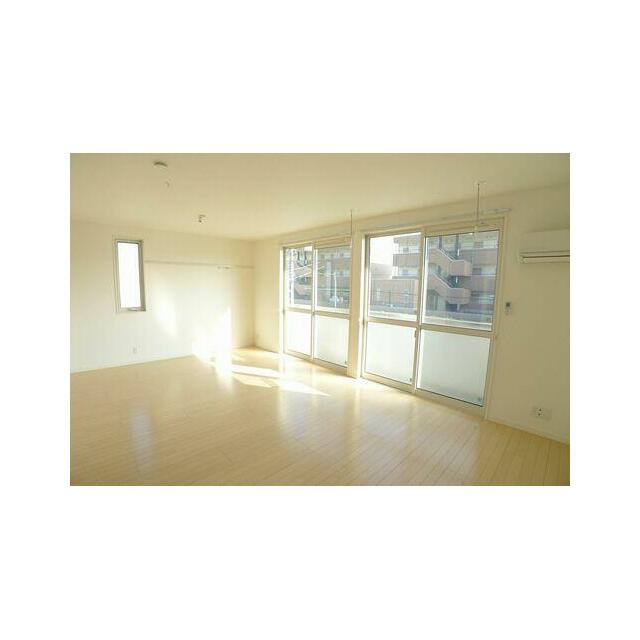 ２ＬＤＫファミリータイプのお部屋です★　　お部屋へしっかり風と光を運びます☆　シャーメゾンで新生活…