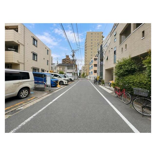 前面道路は幅員約６mございます。