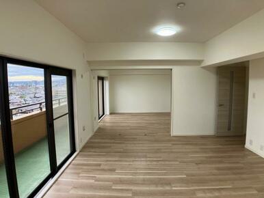 来客があっても間仕切りを開けて空間を広く使えます