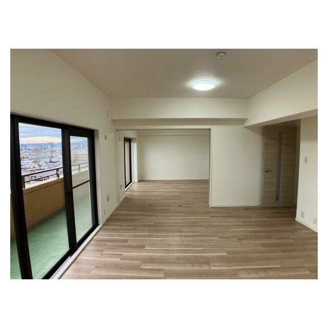 来客があっても間仕切りを開けて空間を広く使えます