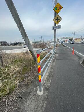 接道部分の歩道（西から東へ撮影）