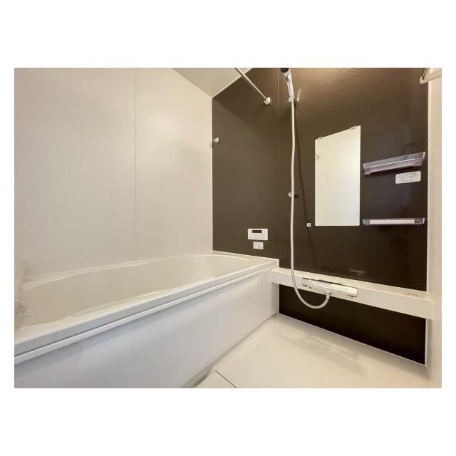 ゆったりと浸かれる1坪風呂を採用！1日の疲れを癒してくれる浴室は窓のある開放的な空間＾＾