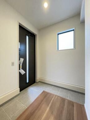 家族の靴がしまえるシューズボックス付き！SICにはベビーカーや子供の遊び道具なども収納できますよ＾＾