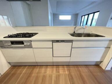 家族の顔が見えるカウンターキッチン！配膳や片付けも楽にできますね＾＾