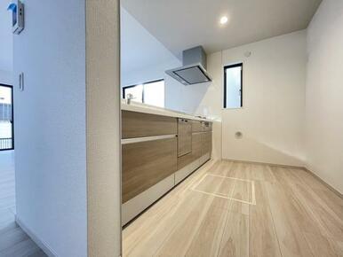 リビングの様子を見ながら家事ができるので小さなお子さまがいるご家庭も安心です＾＾