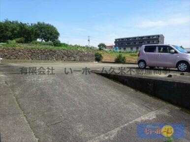 車をお持ちの方に嬉しい駐車場付きの物件です