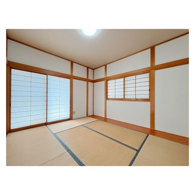 「1階　約6帖和室」別角度の写真です。