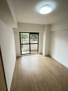 「洋室」約6帖の洋室です。