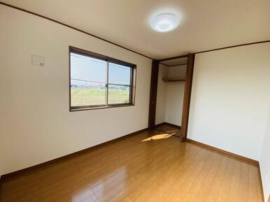 「2階北西側洋室」クローゼットがございます。