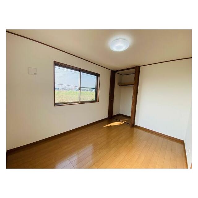 「2階北西側洋室」クローゼットがございます。