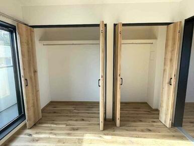 大型クローゼット付きでお部屋を広く使えます♪