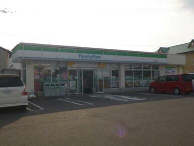 ファミリーマート武雄八並店