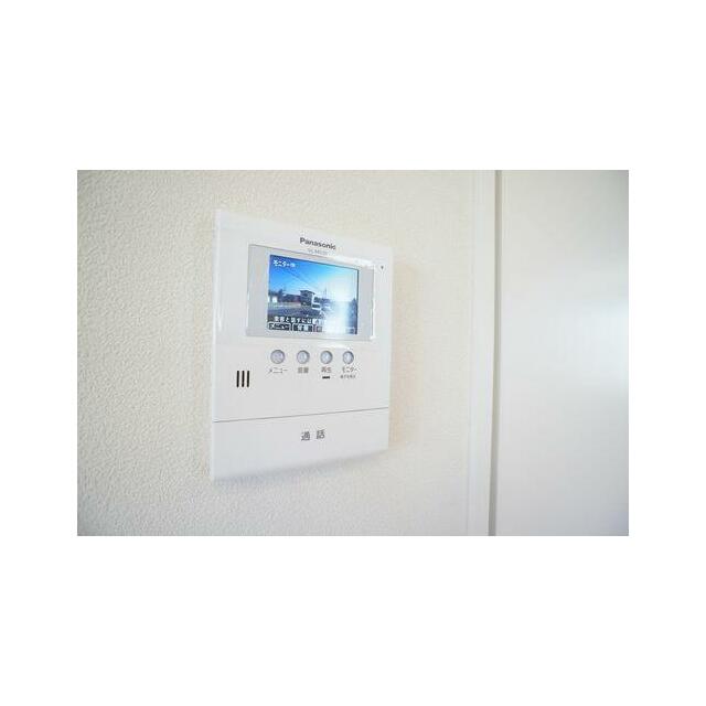 録画機機能付きのインターホンです。出掛けている時の訪問者の顔を記録してくれますので、セキュリティー…