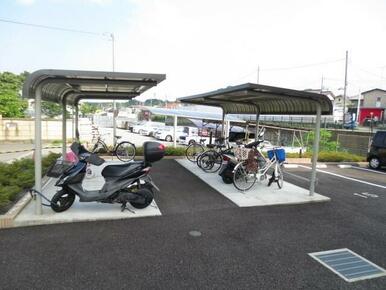 駐輪場は小型バイクまで無料で駐輪可能