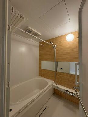 浴室はアクセントパネルを採用しております