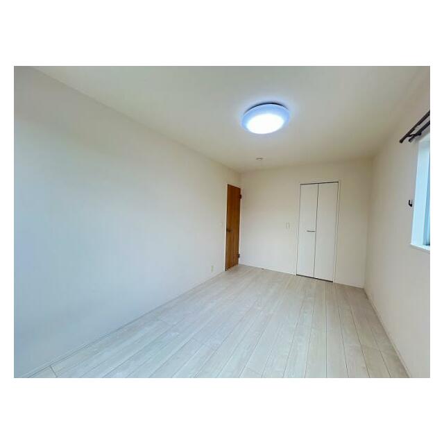 2階洋室約7.5帖　別角度から