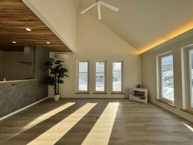 南東向き日当たり良好。