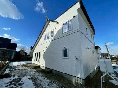 白基調できれいな外観になりました。