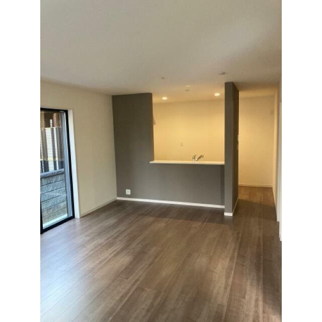 リビングはファッションを楽しむようにラグや家具とコーディネートしたい（2号棟）