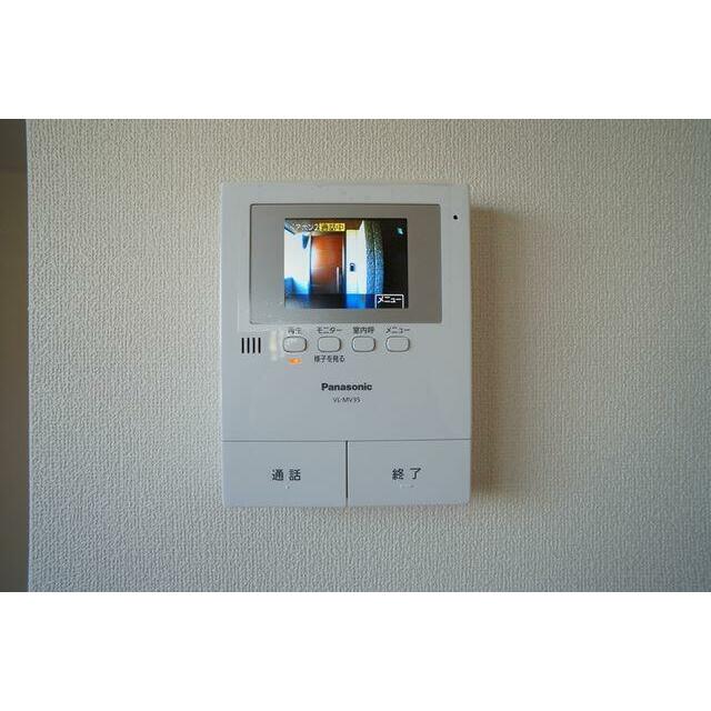 来訪者の顔がモニター画面で確認出来る、安心のＴＶドアホン。カラー・録画・再生機能付きです。