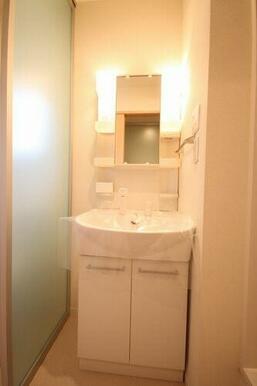 洗面所　洗髪洗面化粧台設置