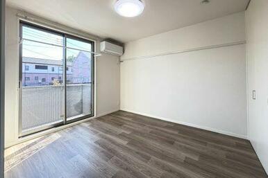 花粉対策や防犯上、人目を避けたい洗濯物の室内干しに便利なフレクリーン♪使わないときは窓枠上部に収納…