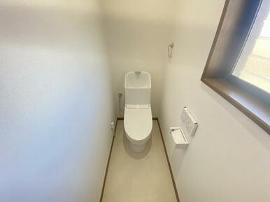 ２階トイレ　新品交換済みです。
