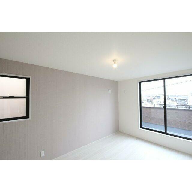 2面彩光でお部屋が明るいです