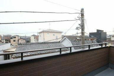 南面にバルコニーがあります